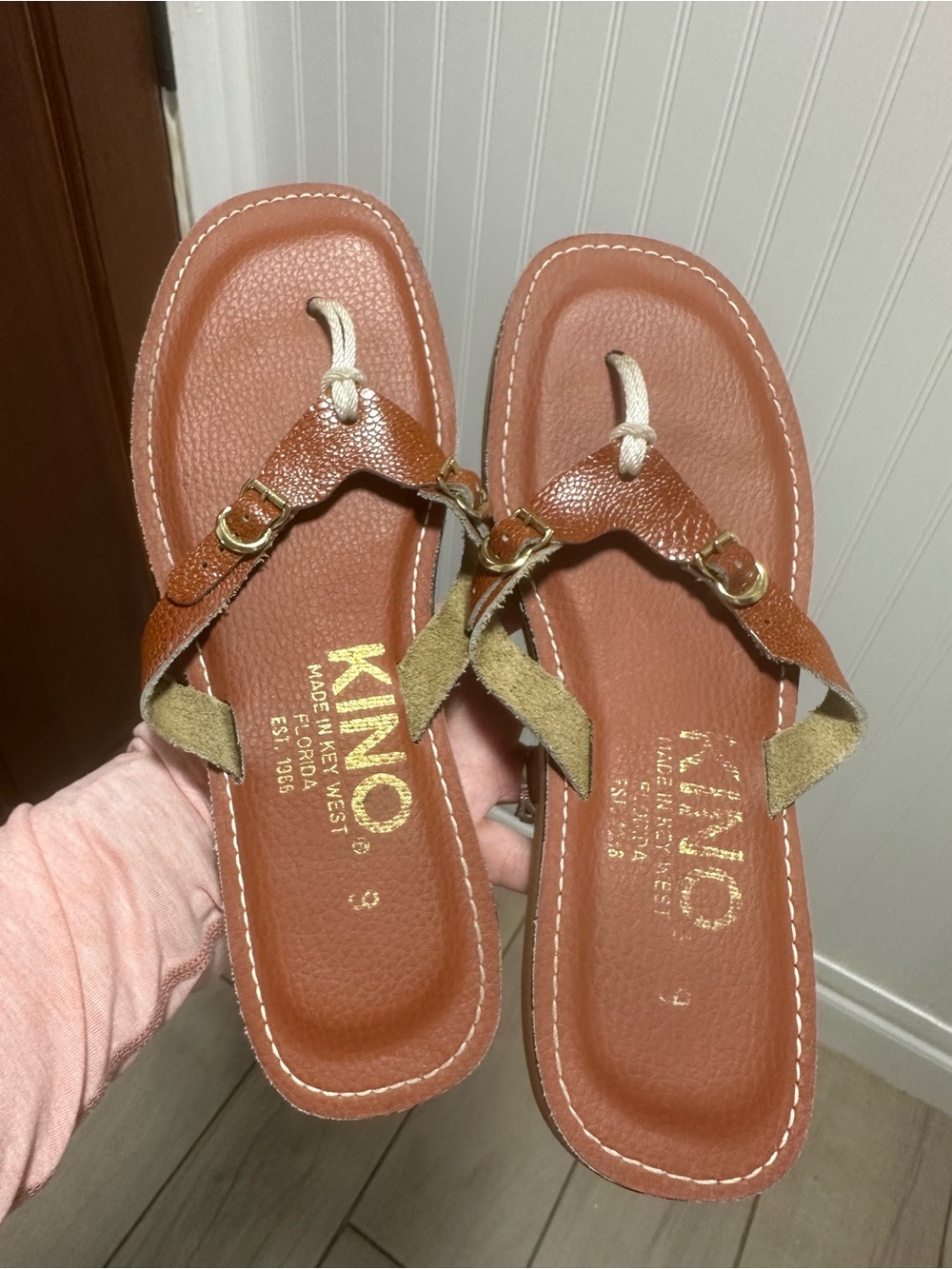 Nine West Brown Leather Thong Sandals with Gold Buckles EUC